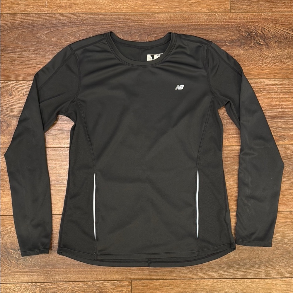 New Balance Long Sleeve Top Womens Medium. Reflector strips.